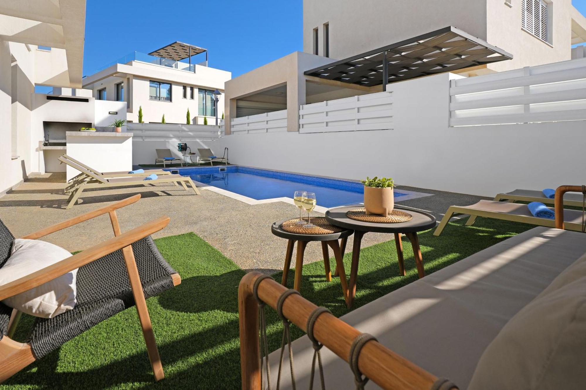 Villa Queen Valentina โปรทาราส ภายนอก รูปภาพ
