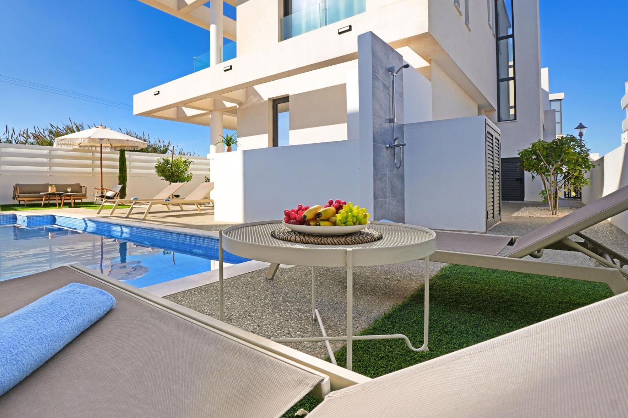 Villa Queen Valentina โปรทาราส ภายนอก รูปภาพ