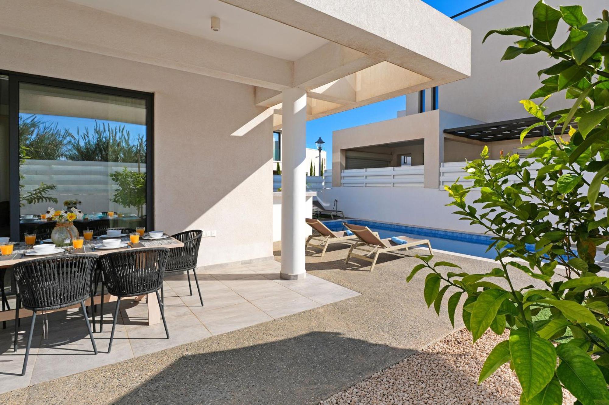 Villa Queen Valentina โปรทาราส ภายนอก รูปภาพ