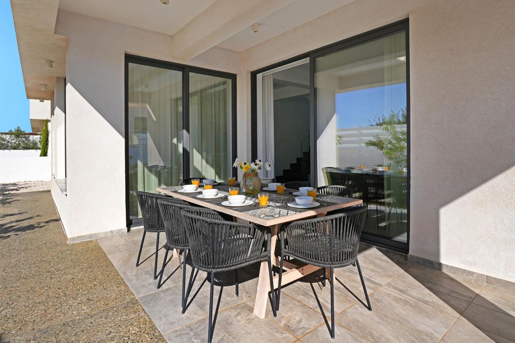 Villa Queen Valentina โปรทาราส ภายนอก รูปภาพ